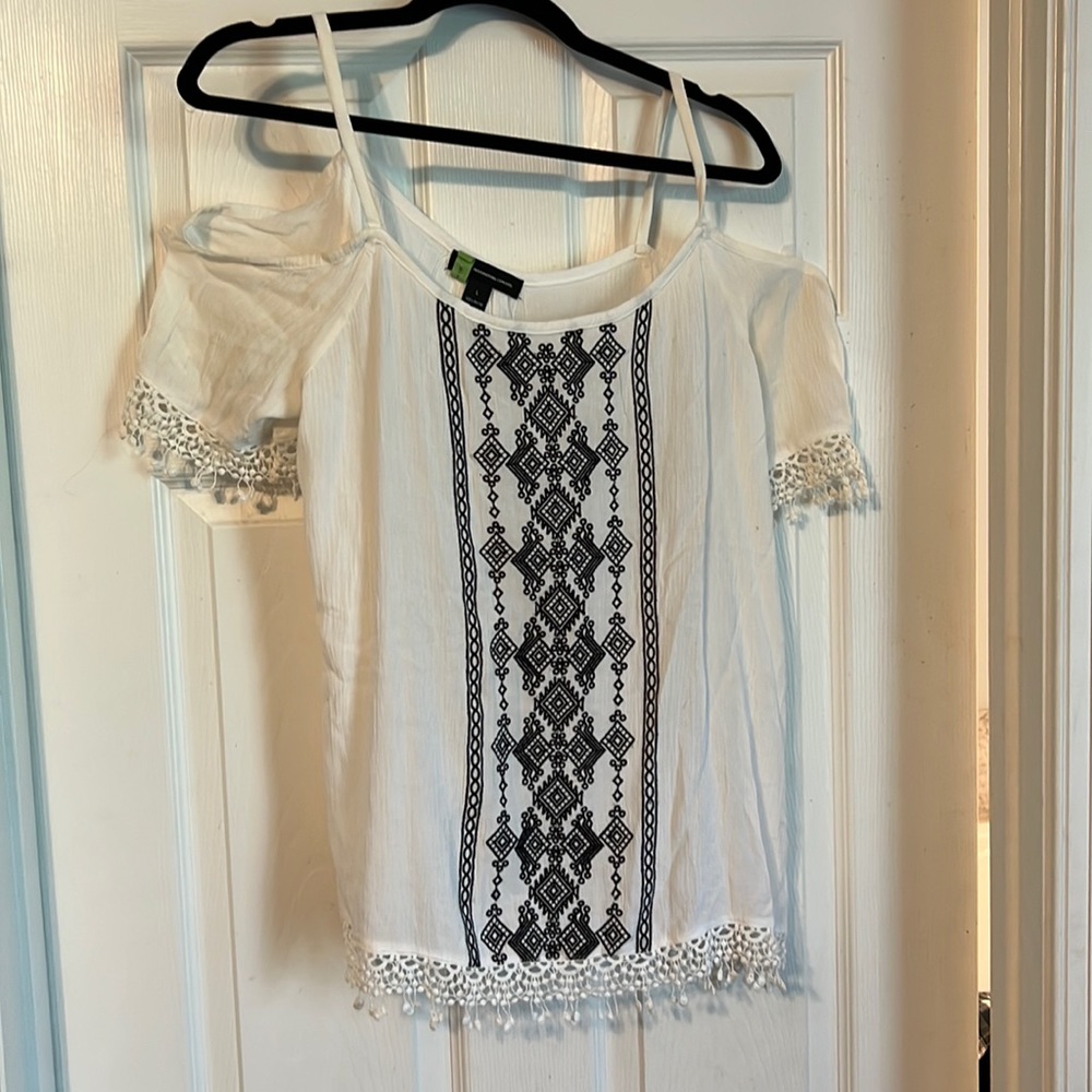 Cute strappy blouse. Can be dressed up or down